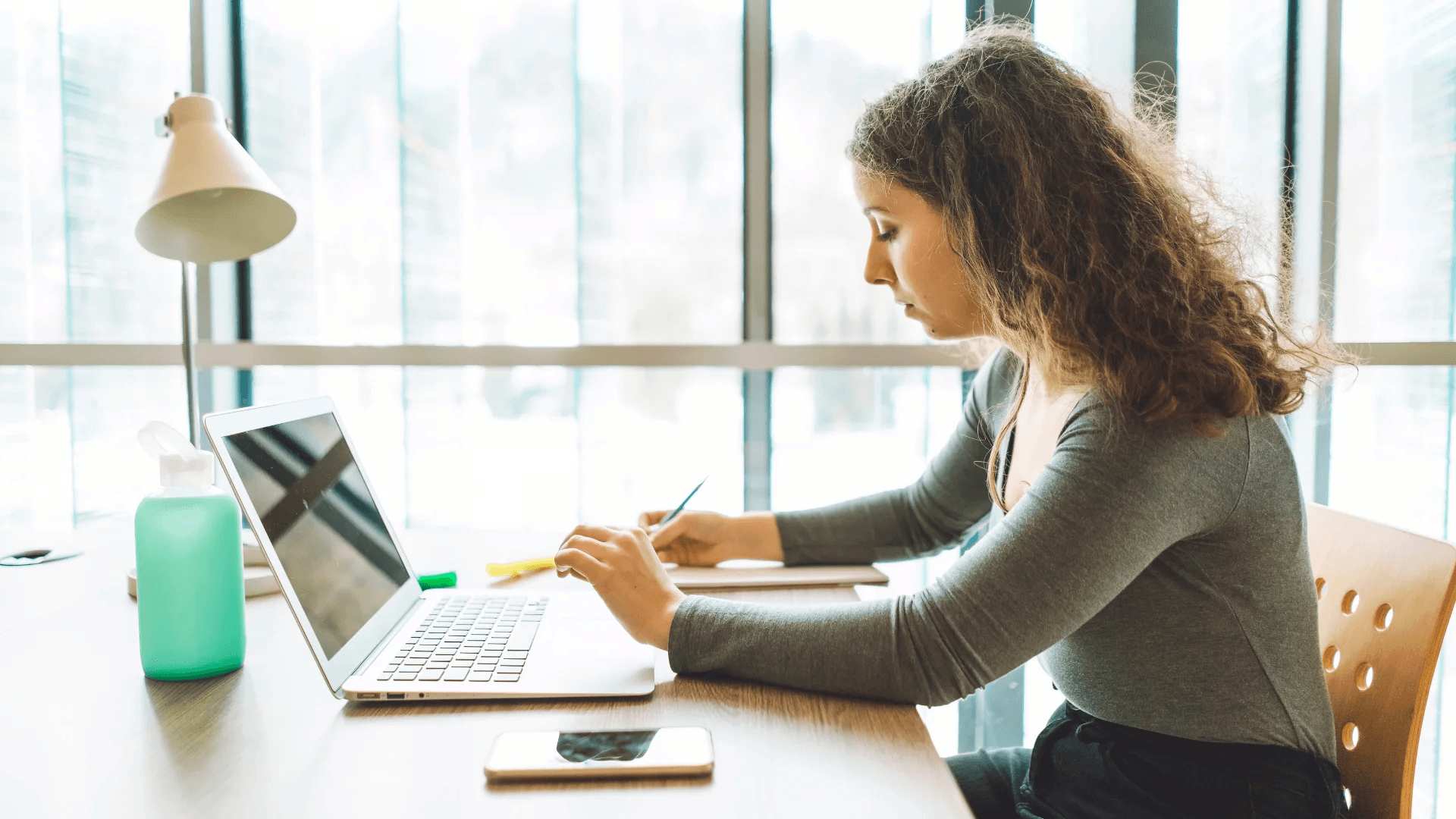 Mastering the College Essay: From Brainstorming Essay Topic to Submission