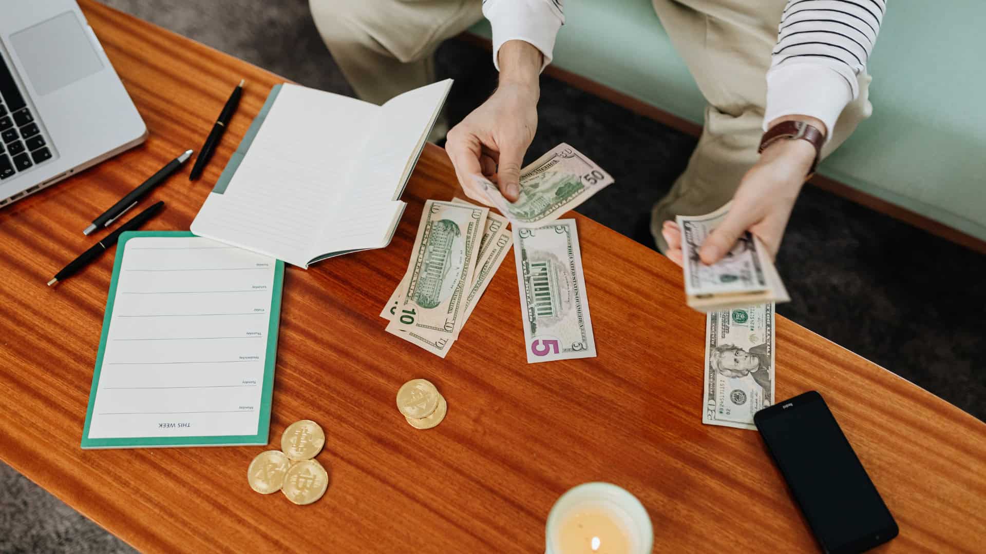 college student budgeting her money