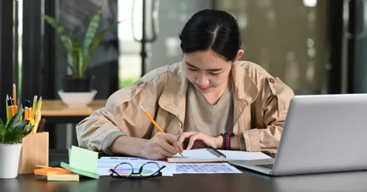 Student preparing for early submission of college application.