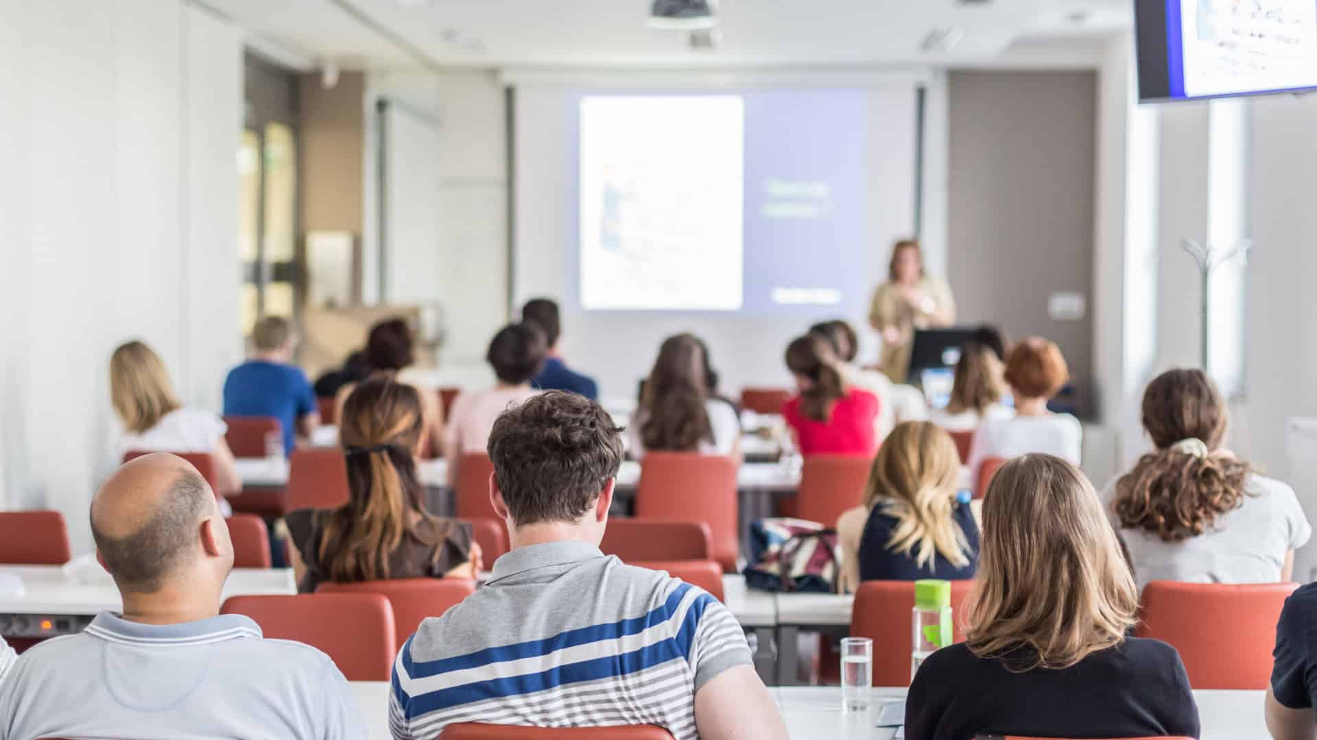 teacher using ai to team college students