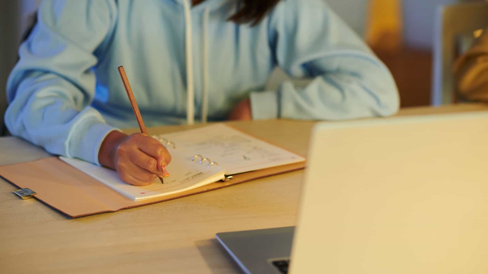 student working on her college essay