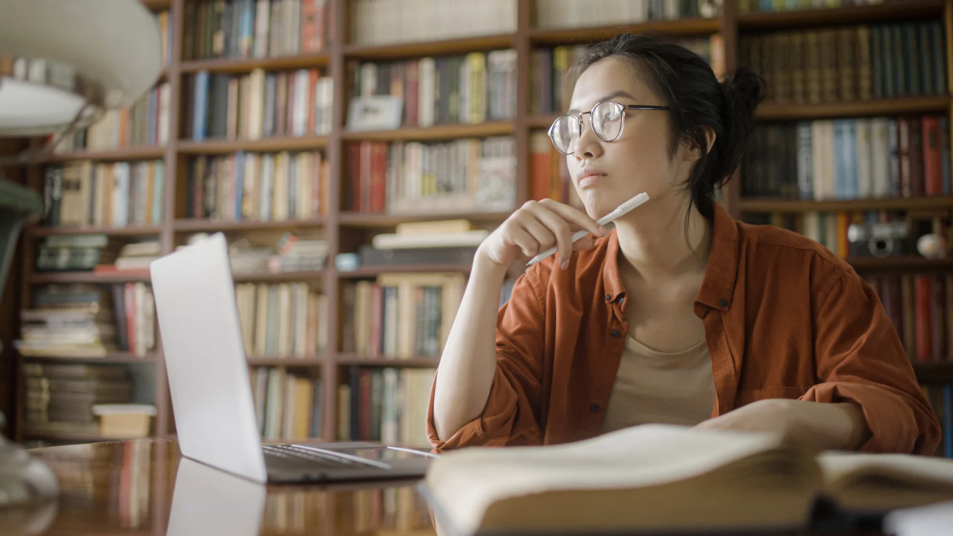 student deciding if she should include her failure story in the college essay