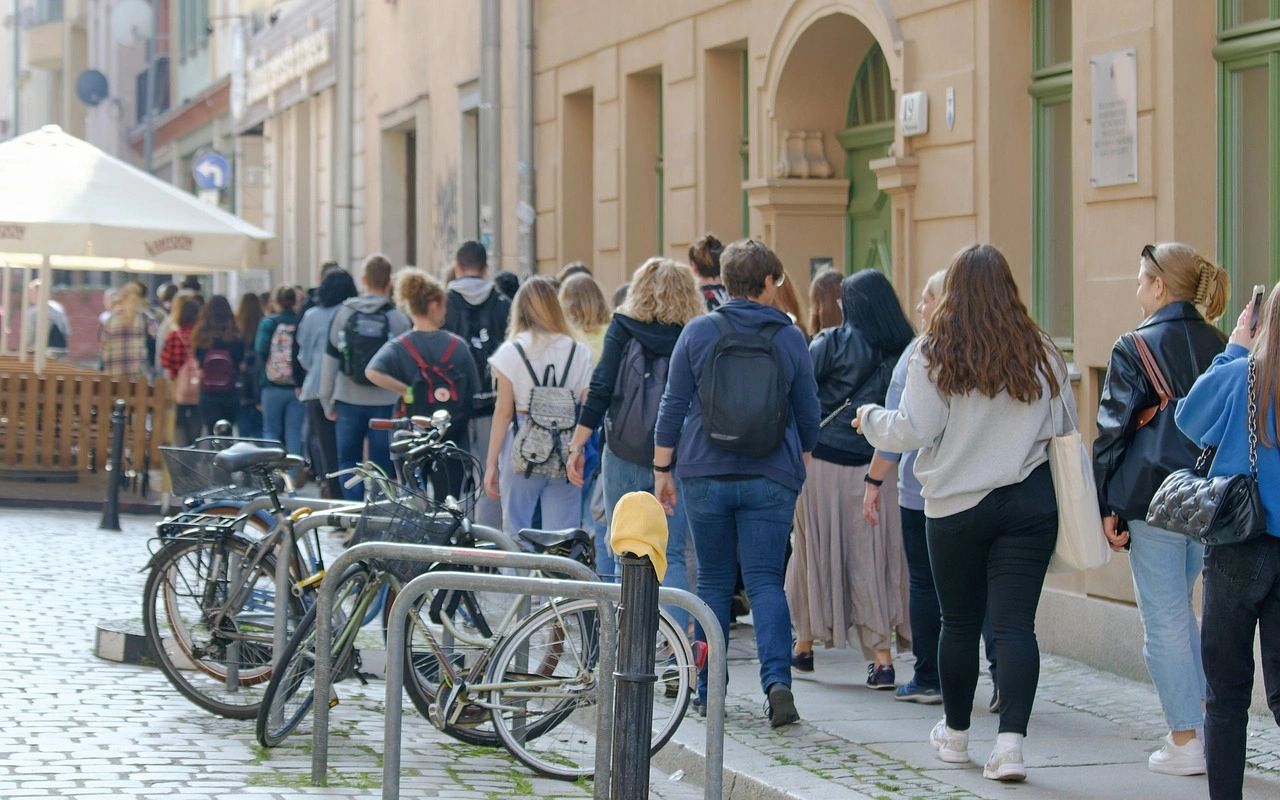 Students visiting a college before applying.