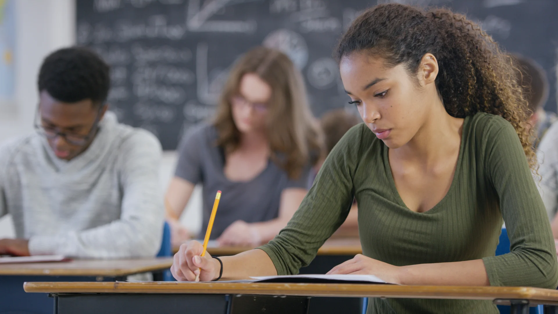 students giving sat exam to get a good score and college scholarship